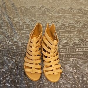 NWOB Dolce Vita Women's Tan Gladiator Sandals